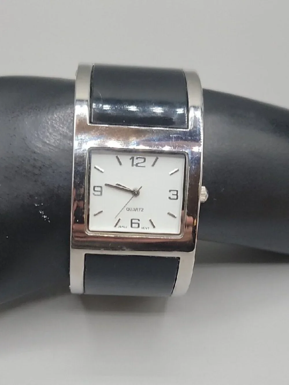 Vintage Ladies Fashion Quartz Watch Open Cuff Hinge Band Watch Fits Up To 8
